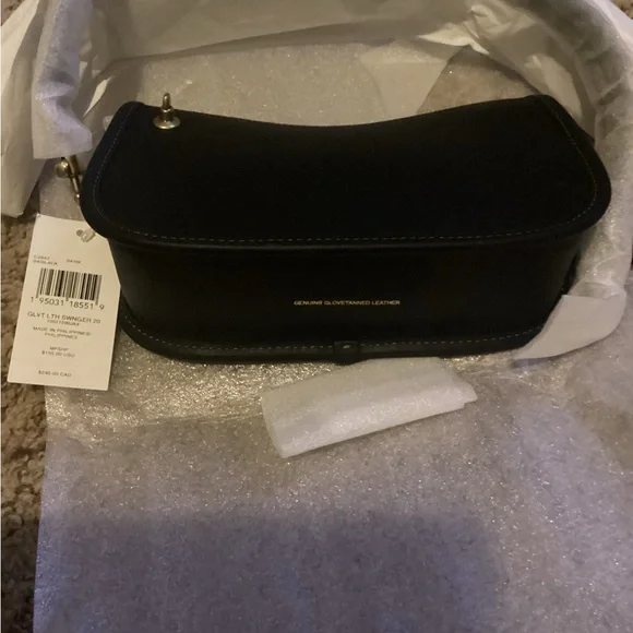 Coach Swinger 20 Black Brand New NWT